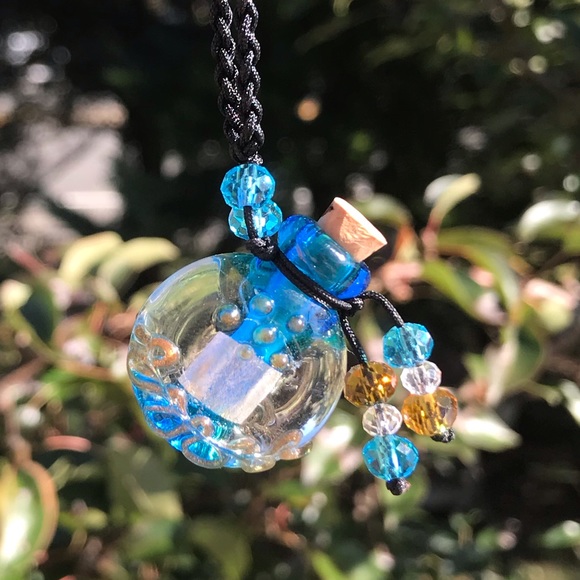 Aromatherapy Bottle Necklace Glass Adjustable - Picture 5 of 5